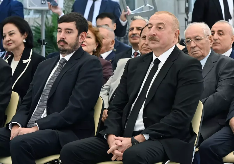 Prezident oğlu ilə açılışda