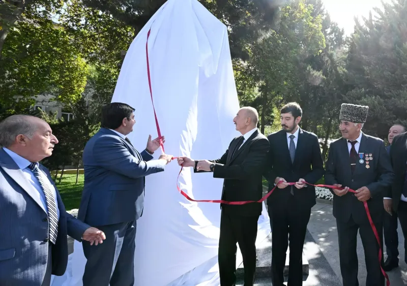 Prezident oğlu ilə açılışda