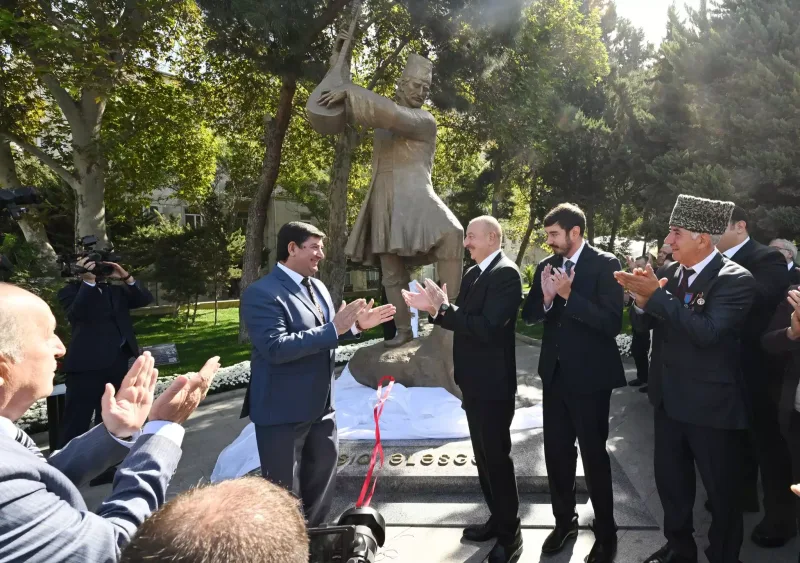 Prezident oğlu ilə açılışda