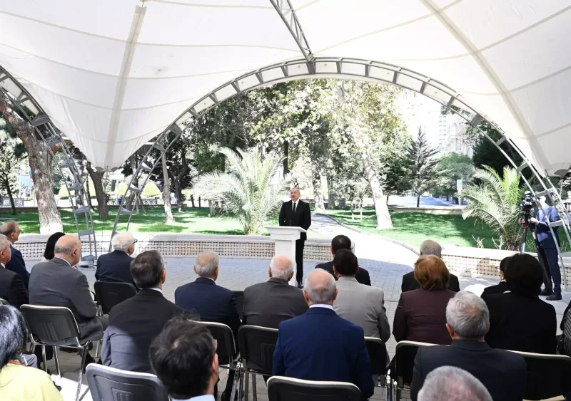 Prezident oğlu ilə açılışda