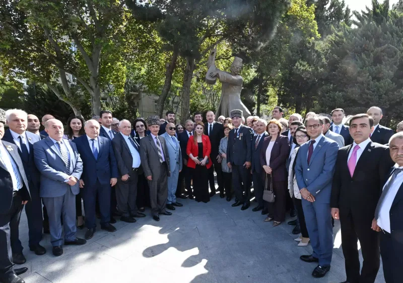 Prezident oğlu ilə açılışda