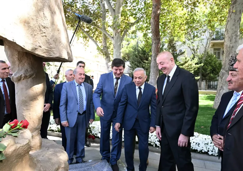 Prezident oğlu ilə açılışda