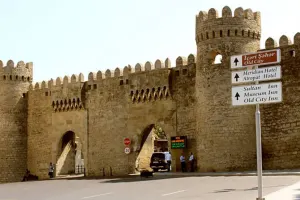 İçərişəhərə yalnız onlar maşınla girə bilər!