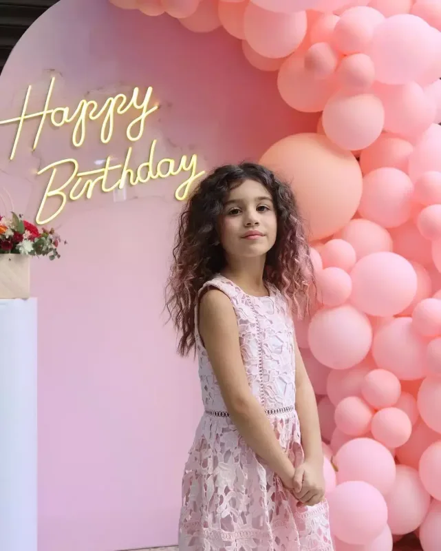 Safura qızına ad günü etdi