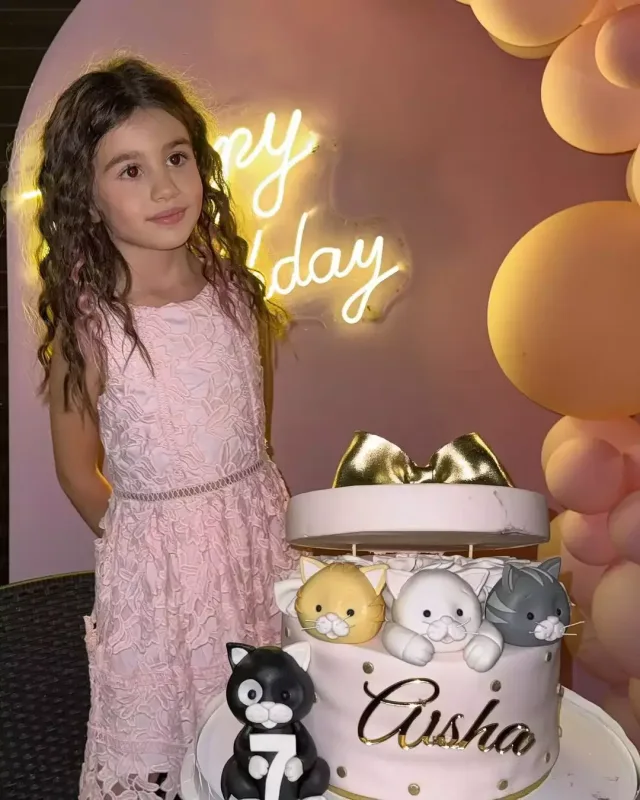 Safura qızına ad günü etdi