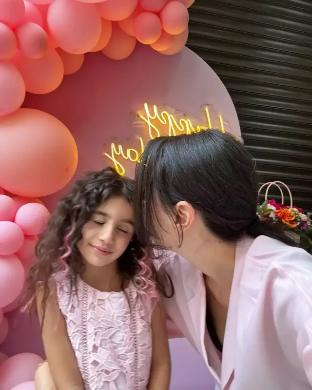 Safura qızına ad günü etdi