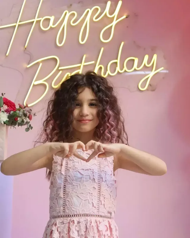 Safura qızına ad günü etdi