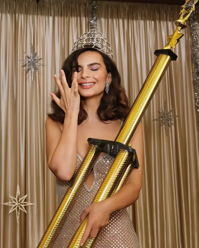 Emiliyə tac verildi!