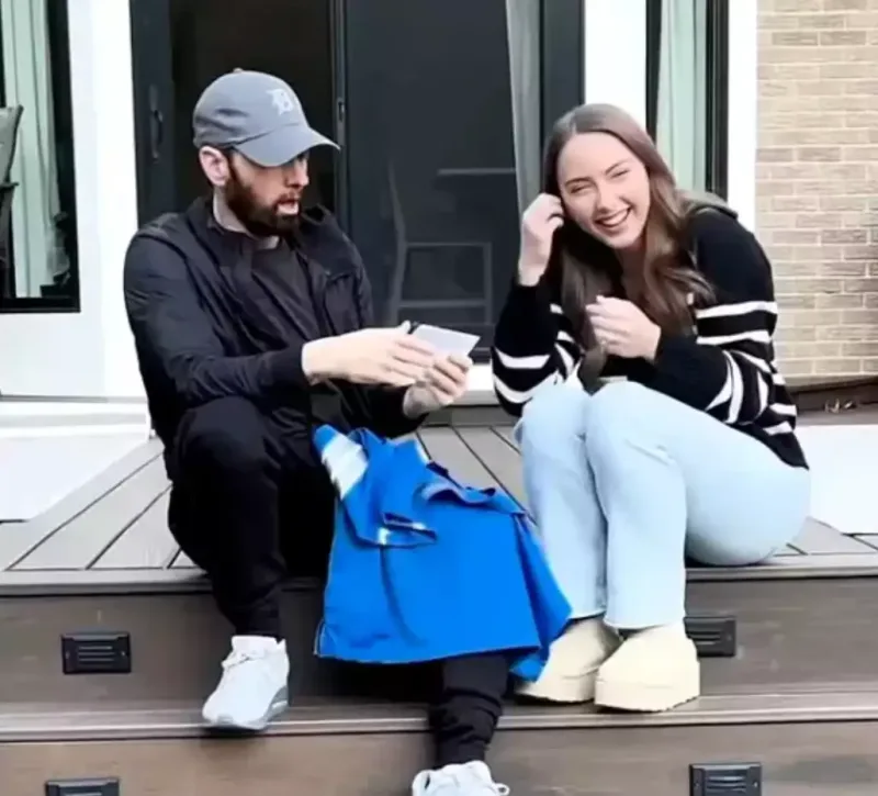 Eminem ilk dəfə baba olacaq