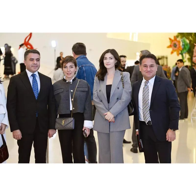 Cabir İmanov xanımı ilə film təqdimatında