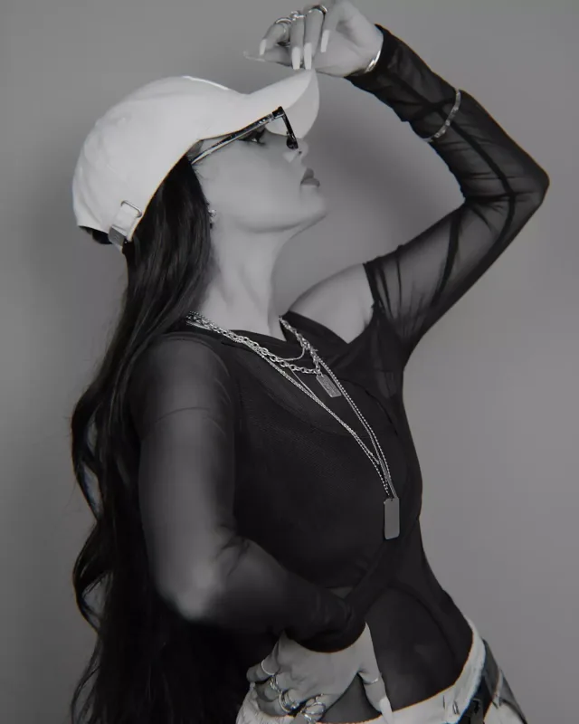 Natavan bu şəkilləri ilə sükutu pozdu