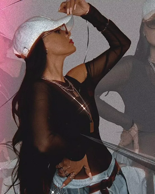 Natavan bu şəkilləri ilə sükutu pozdu