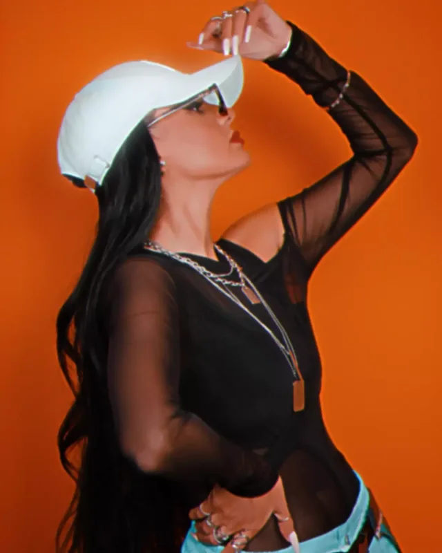 Natavan bu şəkilləri ilə sükutu pozdu