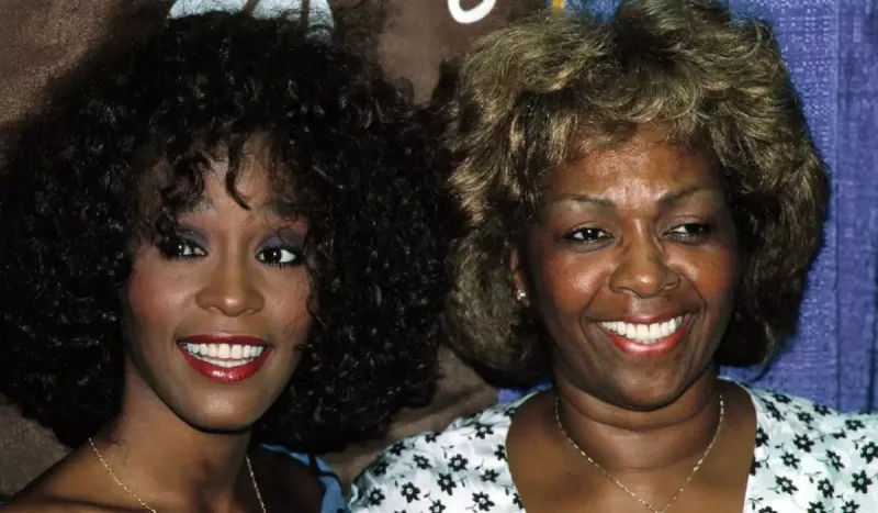 Məşhur müğənninin özündən sonra anası da vəfat etdi