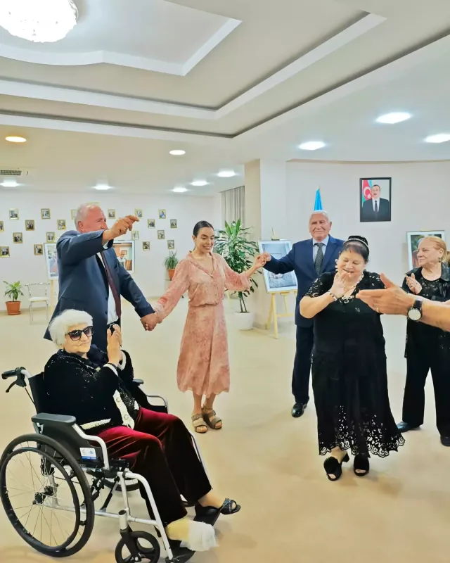 Leyla Əliyeva Qocalar evində...