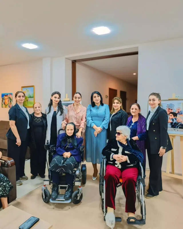 Leyla Əliyeva Qocalar evində...