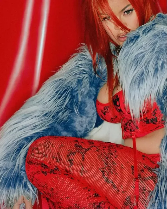 Rihannadan yeni şəkillər!