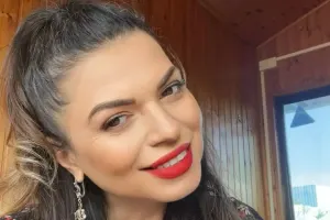 “Teatrdan aldığım maaşla dolana bilmirəm”