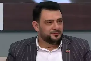 Azərbaycanlı müğənninin qardaşı bıçaqlandı