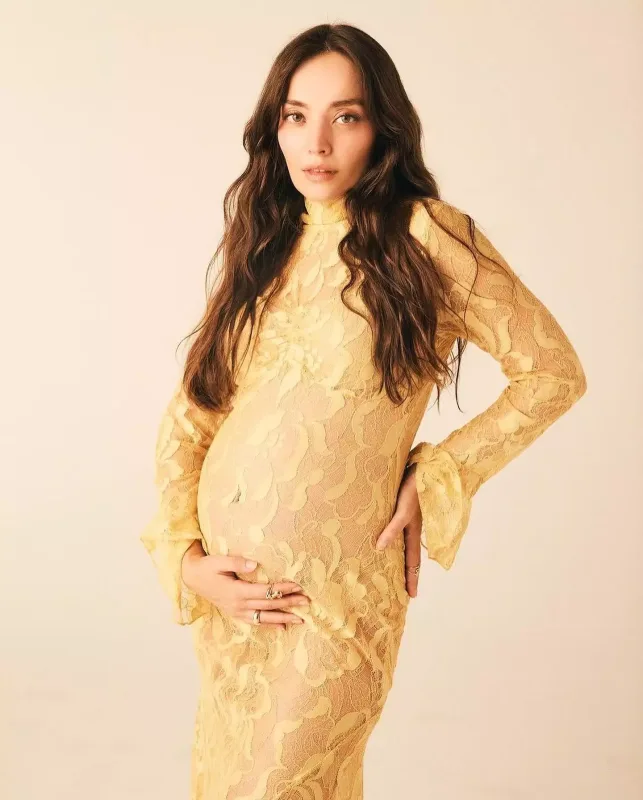 “Prens”in aktrisasından hamiləlik fotosessiyası