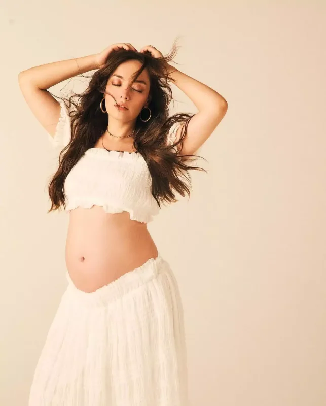 “Prens”in aktrisasından hamiləlik fotosessiyası