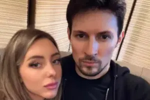 Durov sevgilisi ilə kafedə görüntüləndi