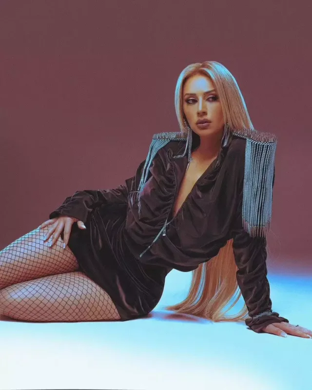 Elza Rozanı məhkəməyə verdi