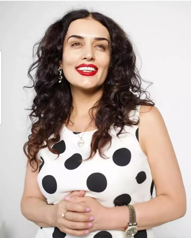 Elza Rozanı məhkəməyə verdi