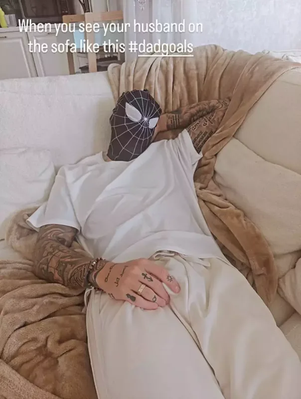 “Ərinizi divanda belə görəndə...”