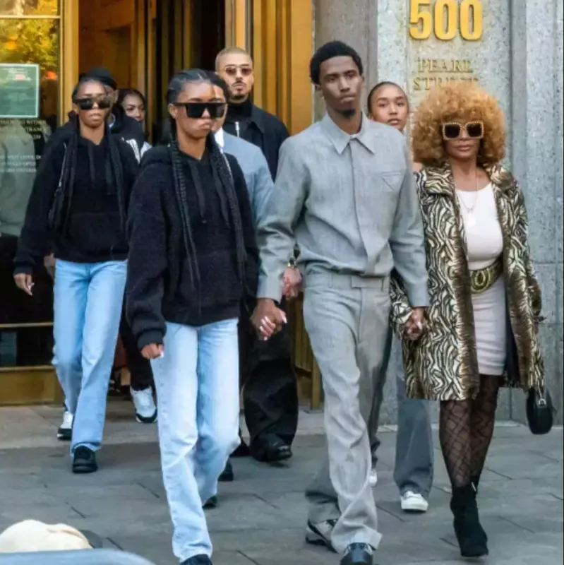 Diddinin ailəsi məhkəməni tərk edərkən fitə basdılar!