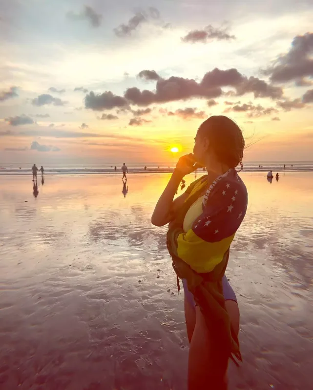 Şeyma model sevgilisi ilə əl-ələ