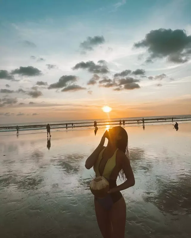 Şeyma model sevgilisi ilə əl-ələ