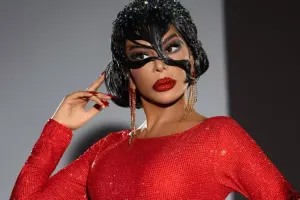 Aygün Kazımova qırmızıya büründü