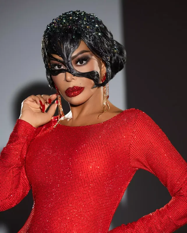 Aygün Kazımova qırmızıya büründü