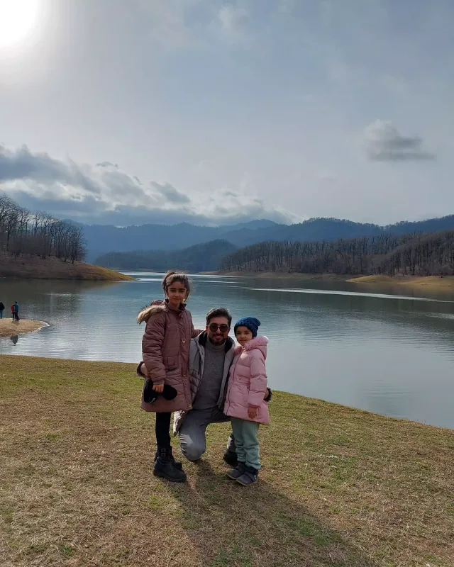 Vüsaldan qızları ilə paylaşım