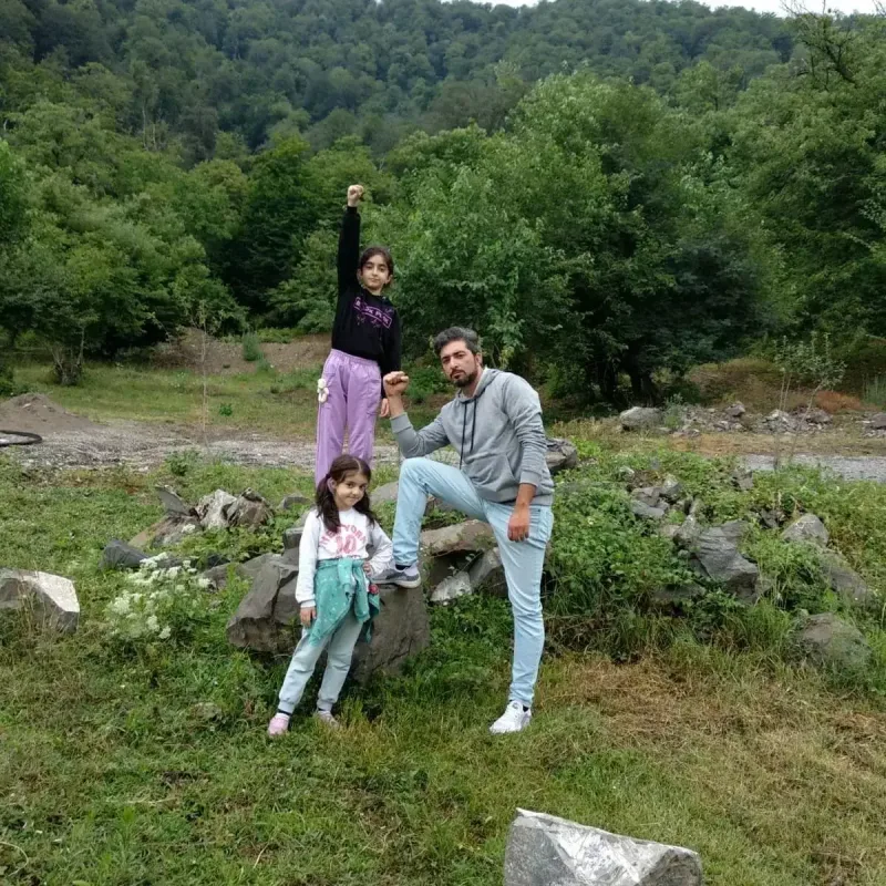 Vüsaldan qızları ilə paylaşım