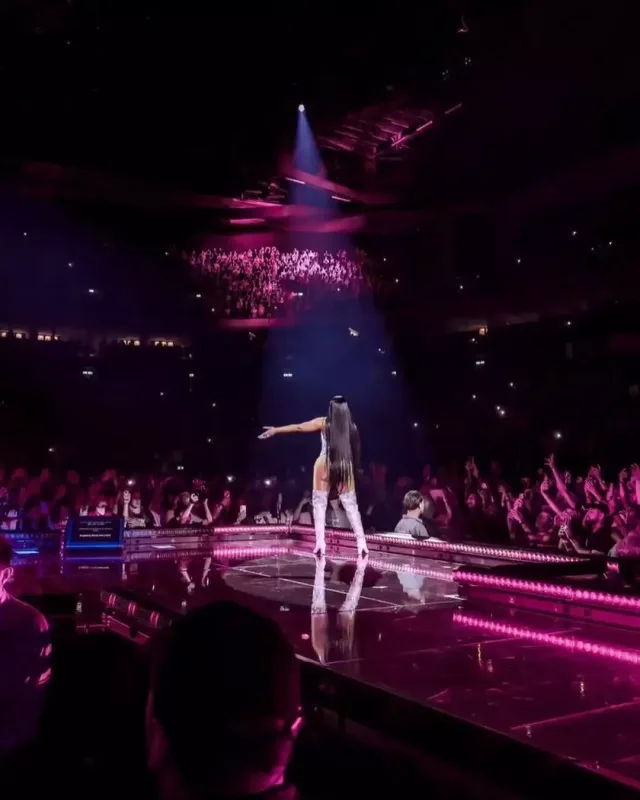 Niki Minaj bir ilkə imza atdı