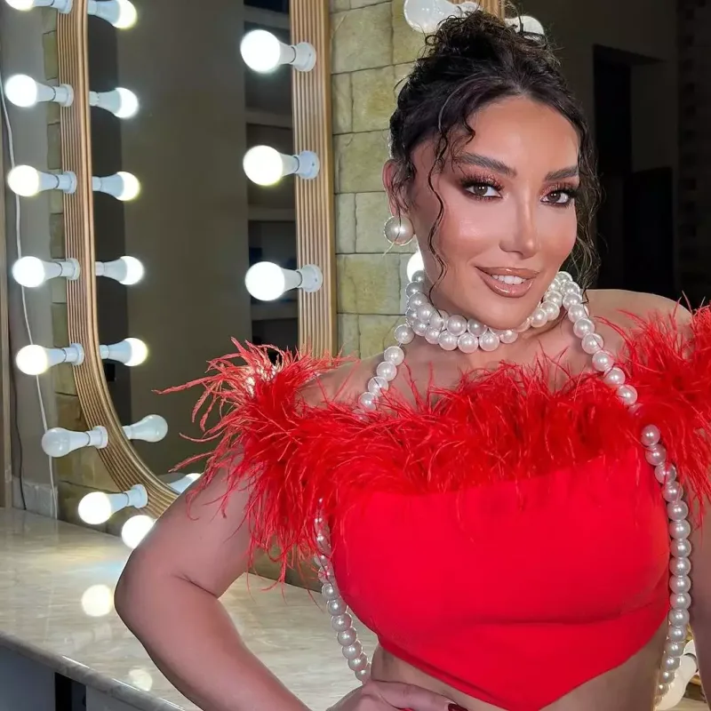 Günayın səhnə “look”u diqqət çəkdi