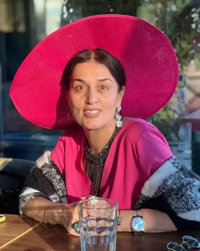 Elza makiyajsız halını paylaşdı