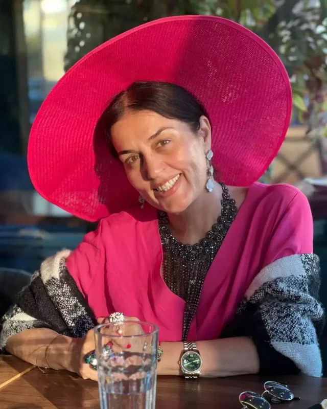 Elza makiyajsız halını paylaşdı