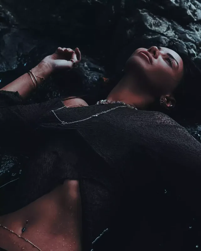 Ayselin döyməsi diqqət çəkdi