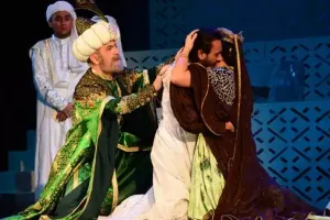 “Leyli və Məcnun” Gənc Tamaşaçılar Teatrının səhnəsində