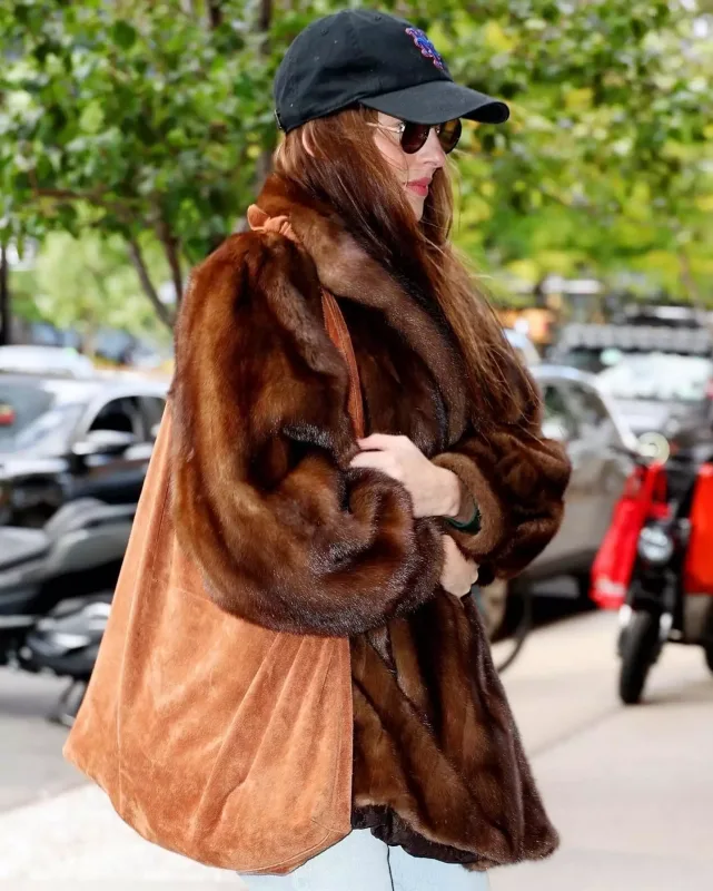 Dakota Conson linç olunur...