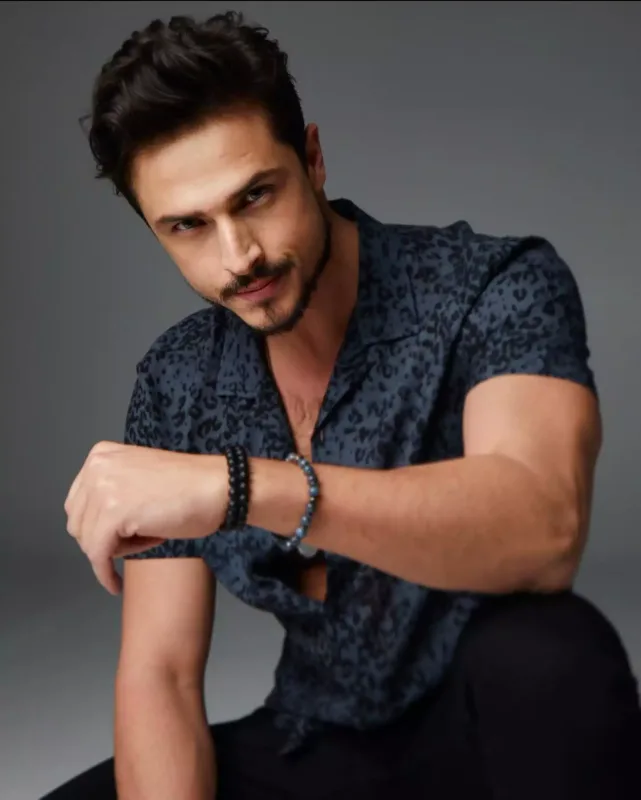 10 aylıq eşqləri bitdi