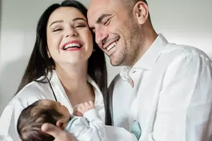 “Prens” yeni doğulan oğlu və xanımı ilə