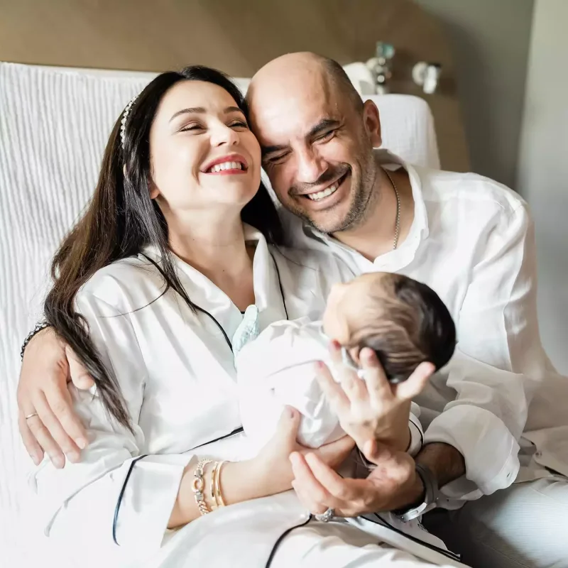 “Prens” yeni doğulan oğlu və xanımı ilə