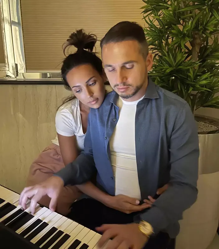 Emin Alsu və milyarder ərinin boşanmasından danışdı