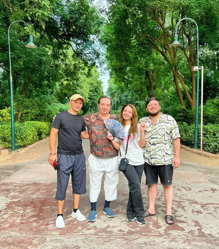 Xalq artisti övladları ilə Hindistanda