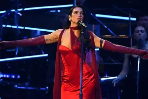 Dua Lipa Londonda konsert verdi