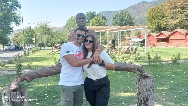 Van Dammın Qəbələdəki heykəli götürüldü